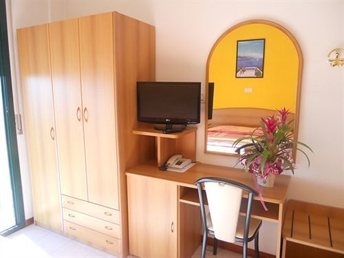 Hotel Emilia 3*